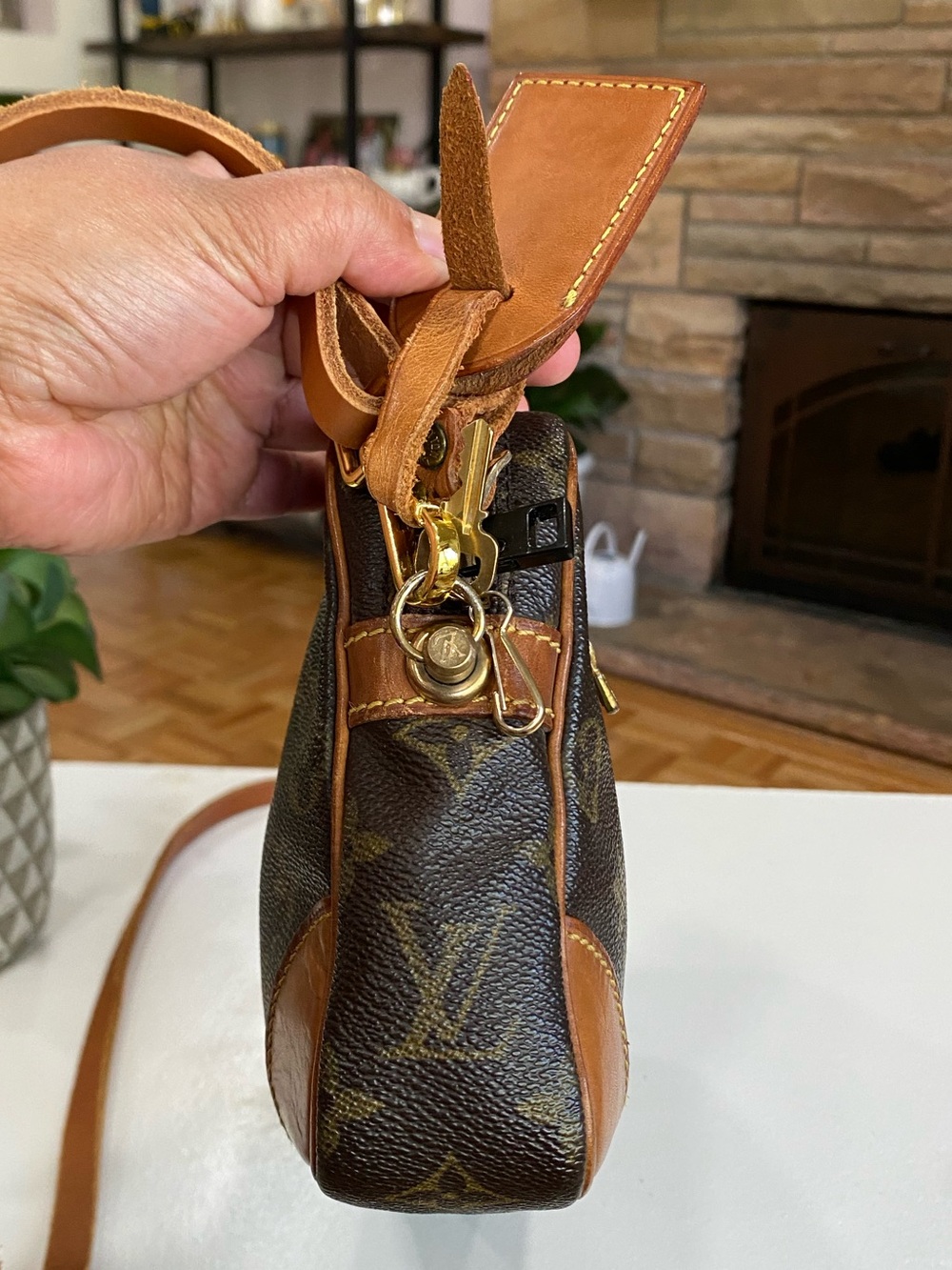 ❤️Louis Vuitton Brown Monogram Clutch - Picture 3 of 13